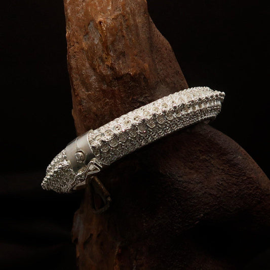 Excellent handcrafted mounted Sterling Silver Bracelet Bangle