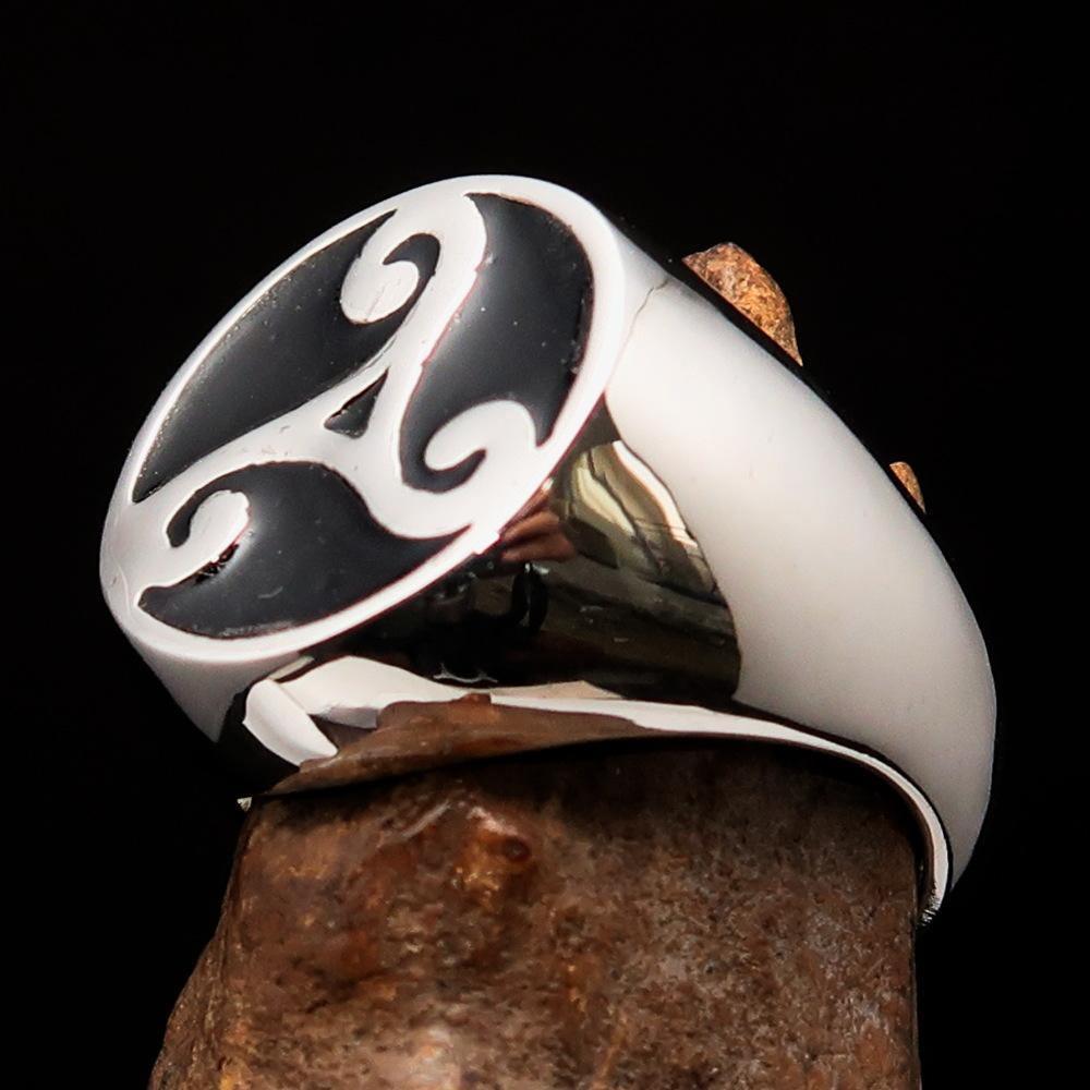 Perfectly crafted Men's Celtic Triade Ring Black Triskele - Sterling Silver-4