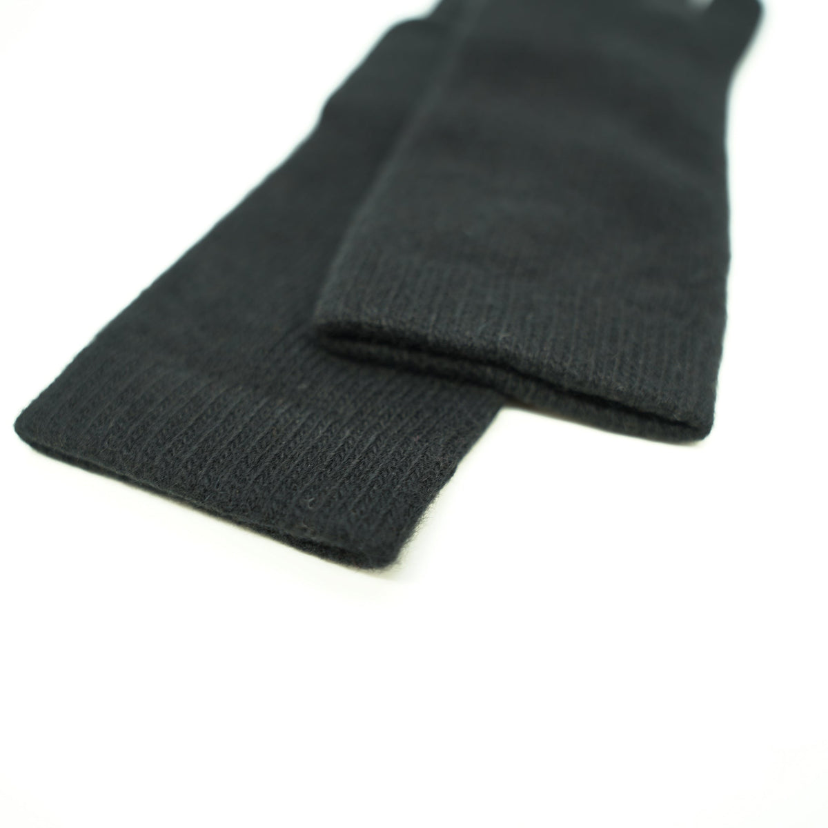 Close up of the ribbed cuffs on black cashmere touchscreen gloves