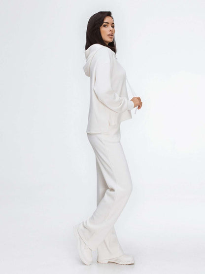white airport outfit women