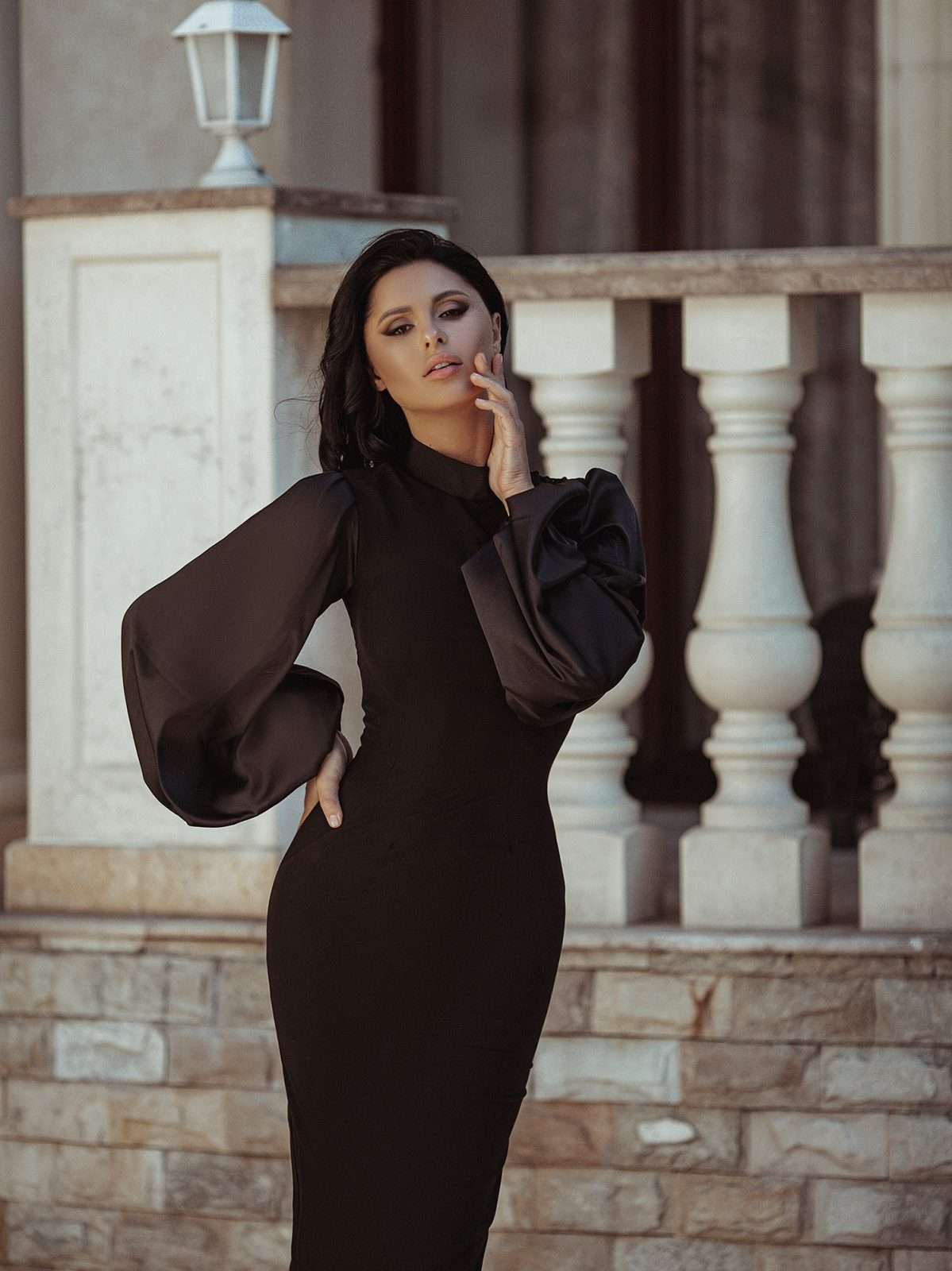 Elegant Beige Midi Dress with Puff Sleeves