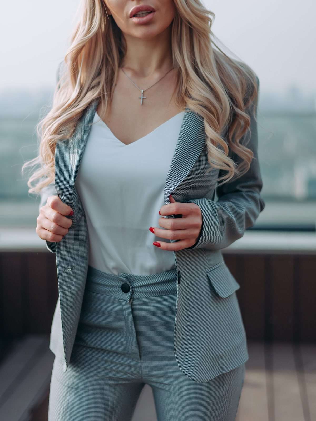 Grey 2-Piece Slim Suit with Single-Breasted Blazer and Cropped Trousers-4