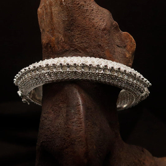 Excellent handcrafted mounted Sterling Silver Bracelet Bangle