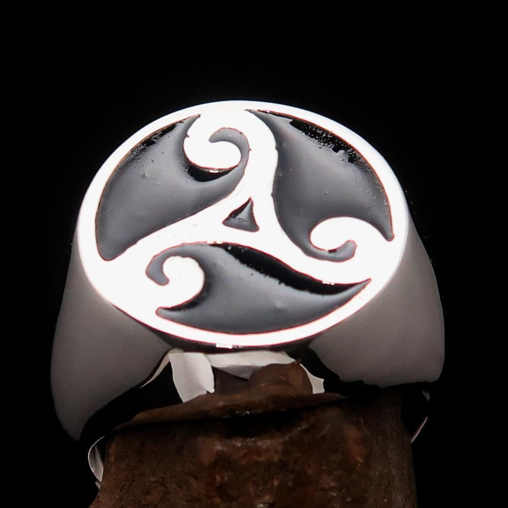 Perfectly crafted Men's Celtic Triade Ring Black Triskele - Sterling Silver-1