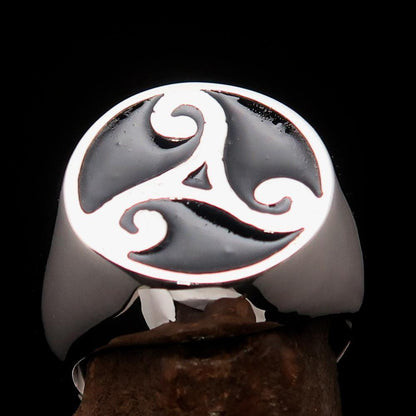 Perfectly crafted Men's Celtic Triade Ring Black Triskele - Sterling Silver-1