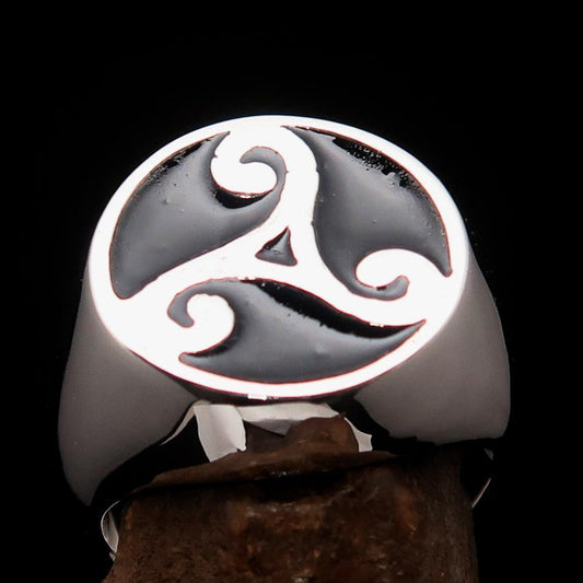 Perfectly crafted Men's Celtic Triade Ring Black Triskele - Sterling Silver-1