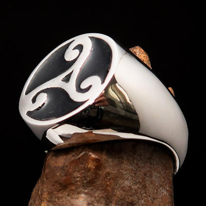 Perfectly crafted Men's Celtic Triade Ring Black Triskele - Sterling Silver-4