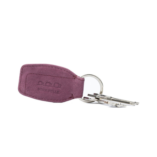 K10753NB | Genuine full-grain leather key ring, with light grain. Mauve color. Polished Nickel Ring. Total dimensions: 3.5 x 9 x 0.5 cm. Packaging: hard bottom/cover Gift Box-1