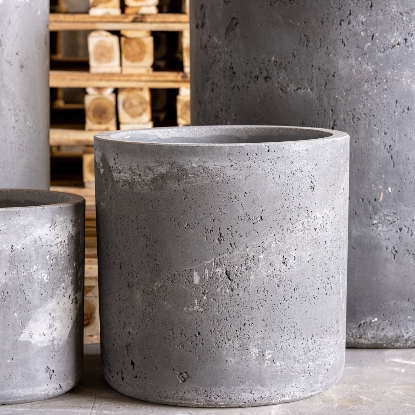Aurella | Onyx Dusk – 70cm Extra Large Concrete Cylinder Planter – 199L Round Plant Pot-2