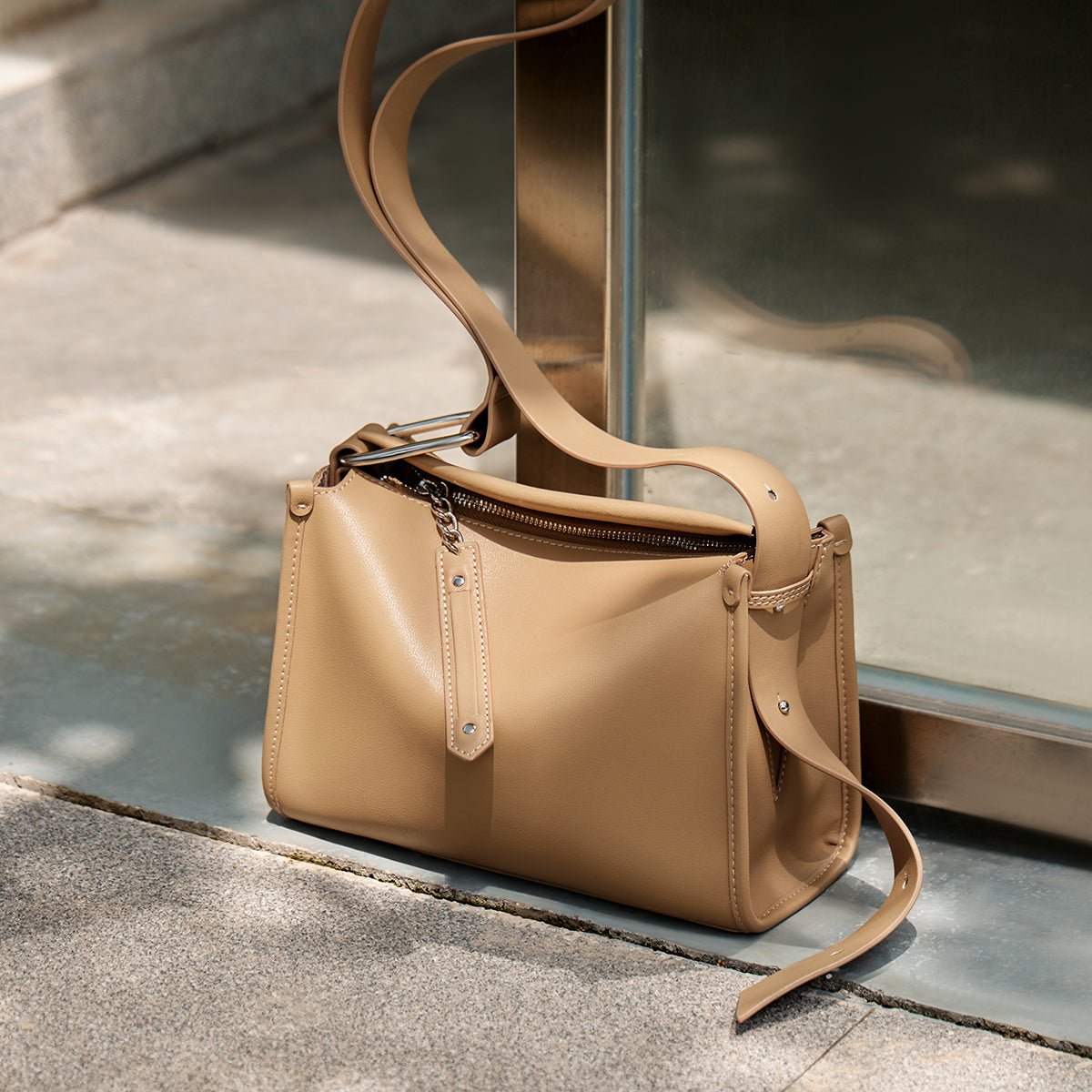 Classic Grace Leather Shoulder Bag-3