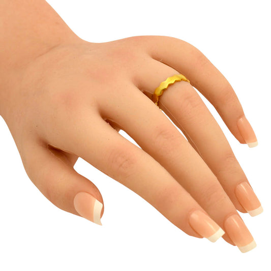 Zigzag stacking ring in 18K gold plated brass worn on a woman's hand