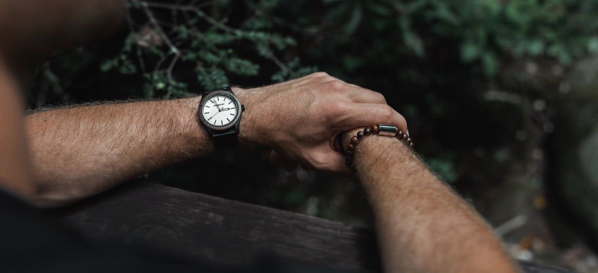 Inverness walnut wooden watch with white dial and black leather strap, image 2 of 5