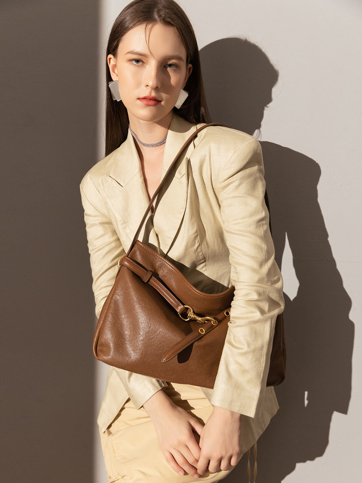 Harper Slouchy Leather Hobo Bag – Vintage-Inspired Shoulder Bag with Equestrian Dog-Clip Detail-2