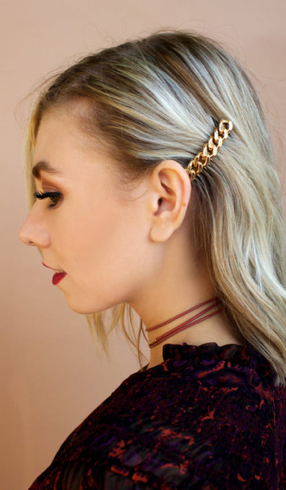 Side profile of a blonde model wearing the chain hair comb above her ear