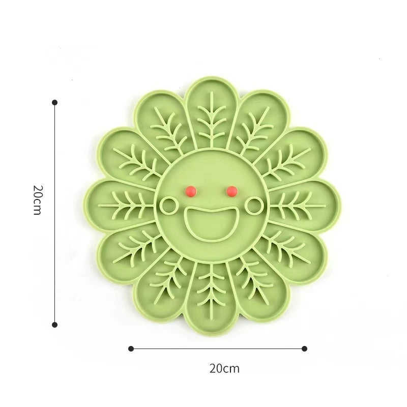 Green sunflower silicone lick mat with 20 by 20 centimeter dimensions marked.