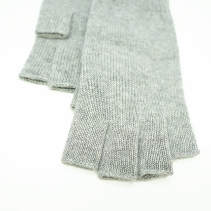Close up of the open fingertips and thumb on light gray cashmere fingerless gloves