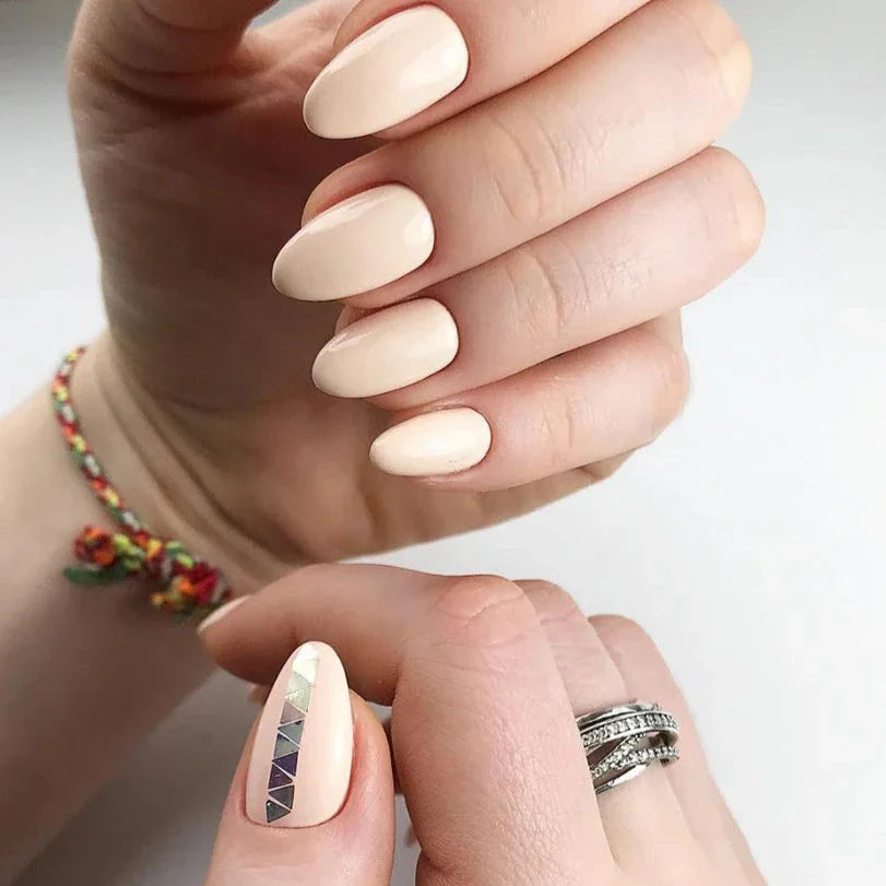 Luxio - Gel Polish Shy, 15ml-2