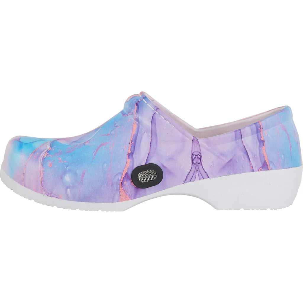 Multi-color print clog for women with a removable insole.
